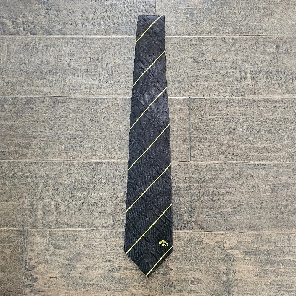 New 100% Silk Eagles Wings NCAA Iowa Hawkeyes Oxford Woven Tie Embroidered Hawk